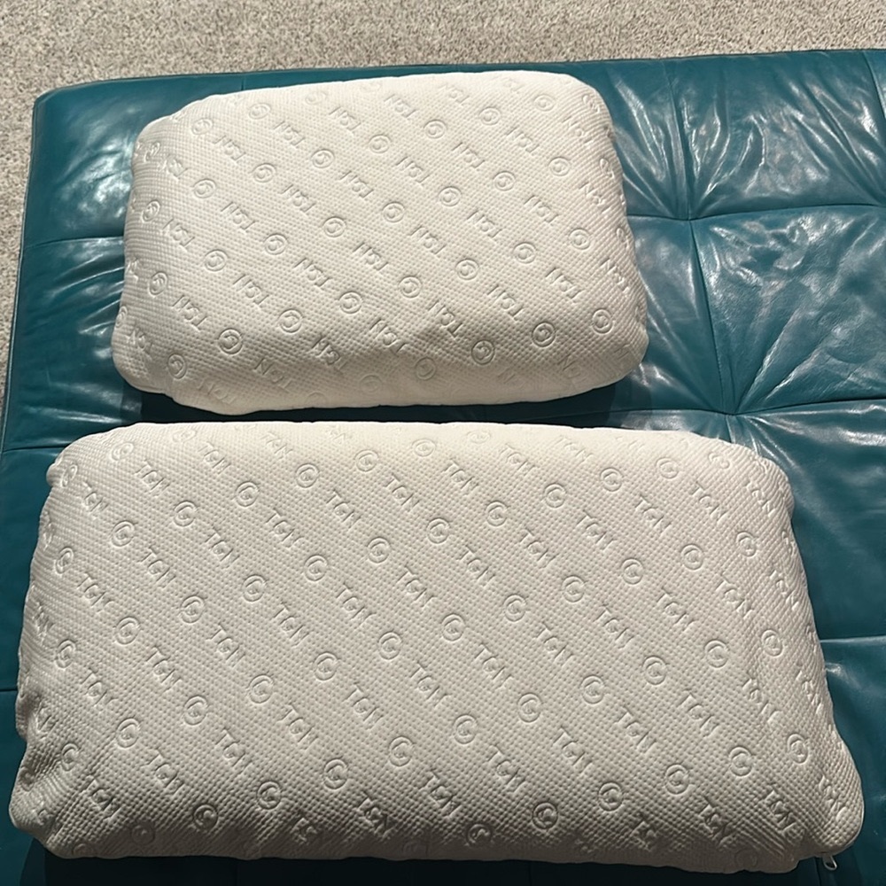 Tuft & needle original foam pillow queen memory foam white